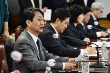 [머니S포토] 안덕근 맞춤형 기업금융 지원방안, 新산업정책 2.0 전략 목표 달성에 큰 힘 될 것