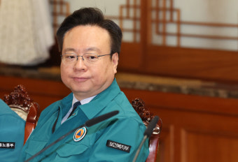 서울 대학병원 전공의, 복지부 장·차관 고소… 협박 혐의