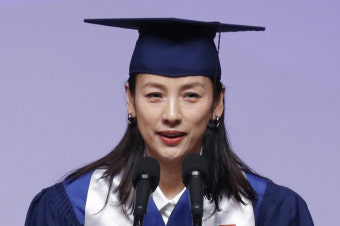 이효리, '짠한동생' 정호철 결혼식 축가 부른다