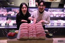 [머니S포토]롯데百광주점 삼삼데이엔 삼겹살 파티죠~