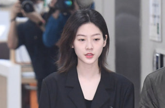 김수현만 날벼락… 김새론, '셀프 열애설' 의도가 뭘까