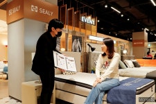 [머니S포토] 광주신세계 "꿀잠 침대가 아이들 보약이죠 "