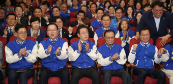 민주당 '환호'·국민의힘 '탄식'… 출구조사 결과에 상반된 분위기