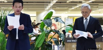 [머니S픽] 세계 책의 날 '유인촌·황정민' 광화문 서 '맥베스' 낭독