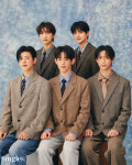 나우어데이즈, 5인의 체크 깔맞춤 패션…가족 사진 콘셉트 화보 공개