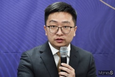 [머니S포토] 자율 제품안전 협약 체결식 참석한 레이 장 알리 대표