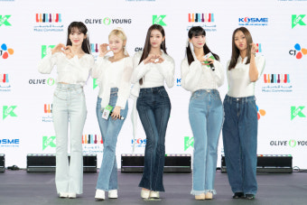 오마이걸 마신 생수병이 상품?… 대학축제 사회자·총학생회 사과