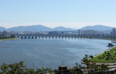 [6월14일!] 전도유망한 배우의 죽음… 영화 촬영하던 헬기 추락