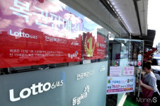 1127회 로또 1등 12명 22억6789만원… 자동 선택 10명 대박 명당은