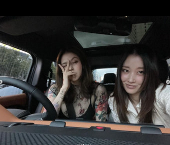 한소희·전종서 퇴폐미 '뿜뿜'… 안전벨트 미착용?