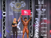 보디빌더 전위진, IFBB 프로 카드 획득