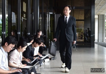 [머니S포토] 티메프 사태 檢 조사 출석하는 '류광진' 대표