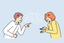 대변 닦아라 vs 김 가루 치워 유치원 부당해고… 진실은?