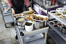 식당 구인난, 외국인근로자 고용하면 나아질까
