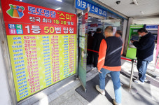 [로또] 1142회 1등 2, 8, 28, 30, 37, 41 +22… 1등 31억원씩 받는다