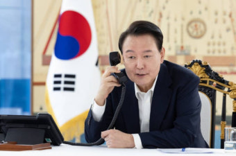 일본보다 90분 빨랐던 '윤 대통령·트럼프 통화'… 12분간 전화연결