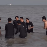 가을야구 못 가면 겨울바다 입수… 한화 류현진, 고참들과 공약 이행