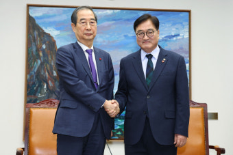 한덕수 대통령대행-우원식 국회의장, 직접 만나 정국 안정 논의