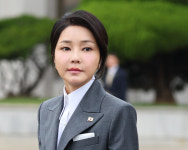 김건희 여사 방문한 성형외과?… 별점 테러 이어져