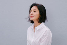 61세 맞아? 모델 윤정 근황… 대학생 늦둥이 뒷바라지
