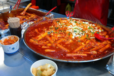 떡볶이 먹을때 OO은 같이 먹지 말아라… 132만 의사 유튜버 경고