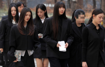 뉴진스, 블랙 정장 맞춰 입고… 어도어 가처분 심문기일 직접 출석