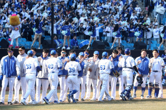도합 24안타 난타전… '홍현빈 만루포' 삼성, 두산에 11-8 승리