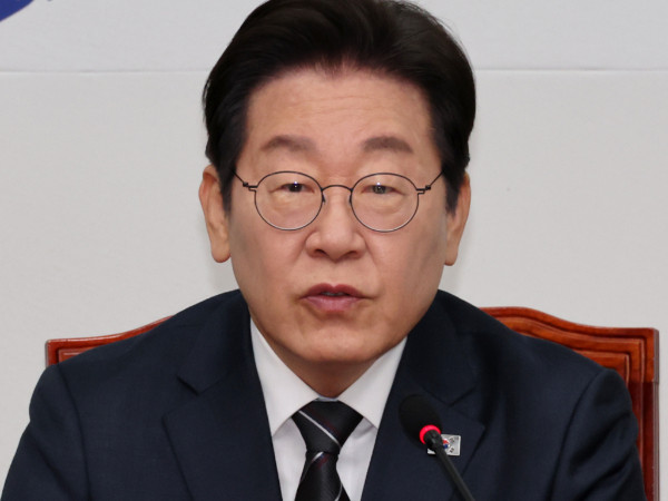 이재명 헌재 앞 릴레이 1인 시위, 헌법기관 침탈 및 내란 행위 강력 비판