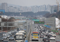 중부내륙고속도로 상주 구간서 새벽 6중 추돌… 7명 부상
