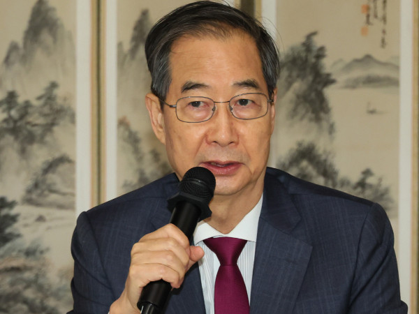 한덕수 전 국무총리, 대선 출마 선언 및 공약 발표한 전 총리, 취임 즉시 개헌 추진과 국민통합 약속대선 출마 후 3년차 대통령직 퇴임 계획 공개한 전 국무총리, 국회서 출마 선언 국민과 함께 미래를 위해2025 대선 레이스에 도전 선언, 국민의 성원 기대한덕수 전 총리의 개헌 및 국민통합 약속에 주목