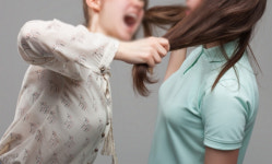 한정판 신발이 뭐라고… 고성·몸싸움에 아수라장된 백화점