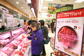 잠실 롯데마트서 화재, 300명 자력 대피… 원인은 공사 용접 불씨