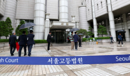 윤석열 전 대통령, 포토라인 서나… 내란 재판 첫 지상 출석