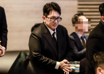 실적 선방한 하이브, '방시혁 귀국'이 뇌관