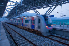 지하철 1호선 명학역 선로 진입한 40대 남성 사망… 승객 200여명 대피