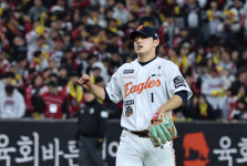 LG, 2년 만에 한국시리즈 왕좌 탈환 V4 … 한화 4승1패 제압