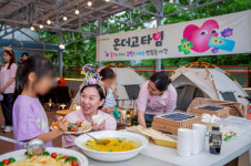 숯불 목살구이·디저트 가득…아워홈이 선덕원에 선물한 특별 한 끼