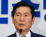 '이재명 대통령에 90도 인사' 정청래, 연임 불가론에도 사퇴 후 출마 가닥