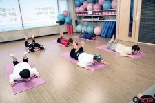 [스타캐스트] 틴탑 신년 맞이 심신단련 힐링 요가 교실! 