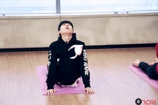 [스타캐스트] 틴탑 신년 맞이 심신단련 힐링 요가 교실! 