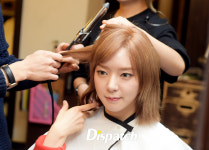 [포토][스타캐스트-HOW TO] AOA 초아 (1) | 얼굴아! 작아져라…초아, 쉼표머리 만들기