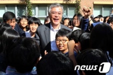 문재인, 초등학생들에게 인기 만점