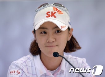송민혁, KPGA 투어 최종전 첫날 공동 선두! 신인왕 노리는 빛나는 활약 기대.