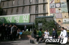 녹색병원에서 한혜경 씨 만난 안철수 후보