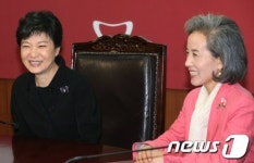 특보단 임명한 박근혜 후보