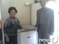 [사진] 재경북이면향우회,  경로당에 김치냉장고 기탁