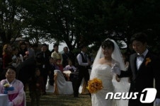 [사진] 인천항만공사, “인천항 갑문이 신혼부부에게 소중한 추억의 장소로”