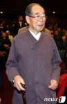 유신의 추억 시사회 참석하는 박형규 목사