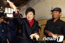 박근혜 후보, 가래떡 드세요
