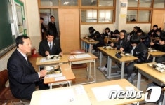 [사진] 이교범 하남시장, 학교 급식체험 나서